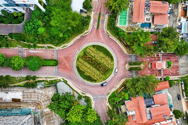 Comment choisir le meilleur emplacement pour un composteur dans un jardin urbain?